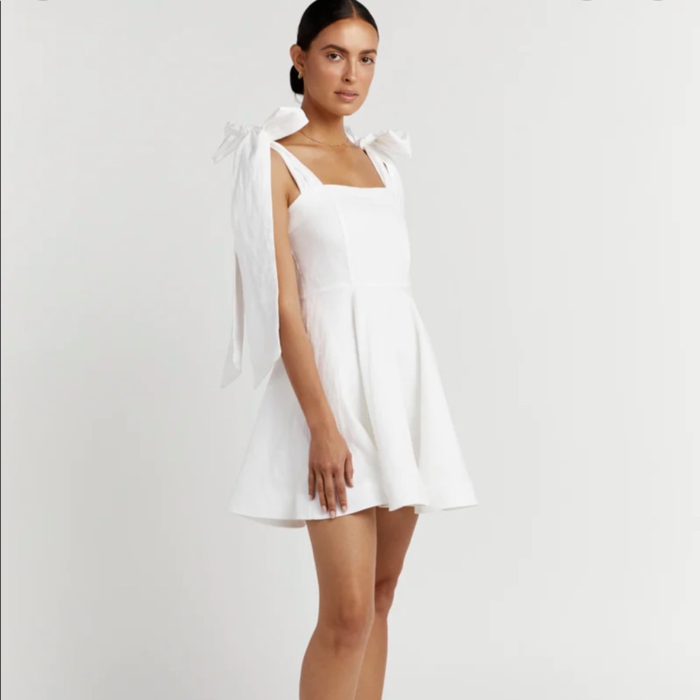 White linen dress with gorgeous big bows by Dissh